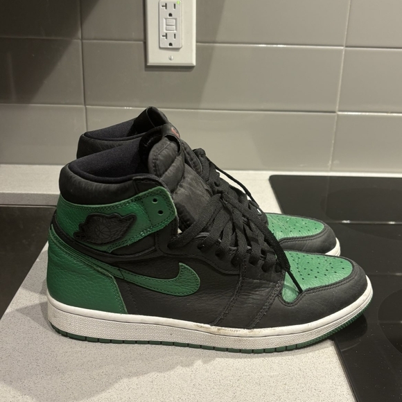 Jordon 1 Pine Green. No Box... - Picture 2 of 5